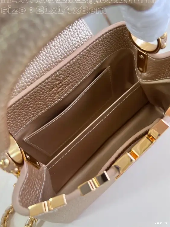 LOUIS MINI-21*14*8CM VUITTON CAPUCINES 0409